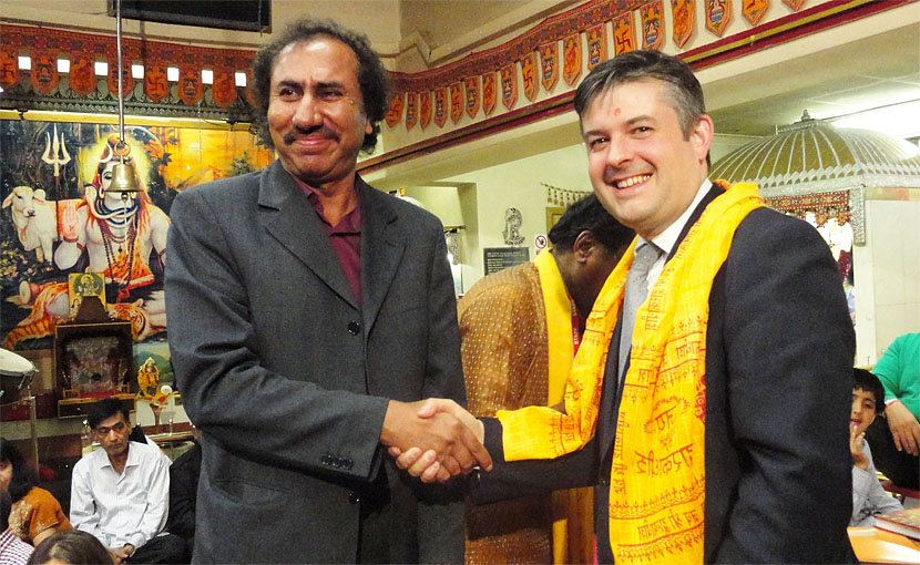 Jon Ashworth with Mr Bhiku Odedra (left), Vice-President of the Shree Hindu Mandir Committee