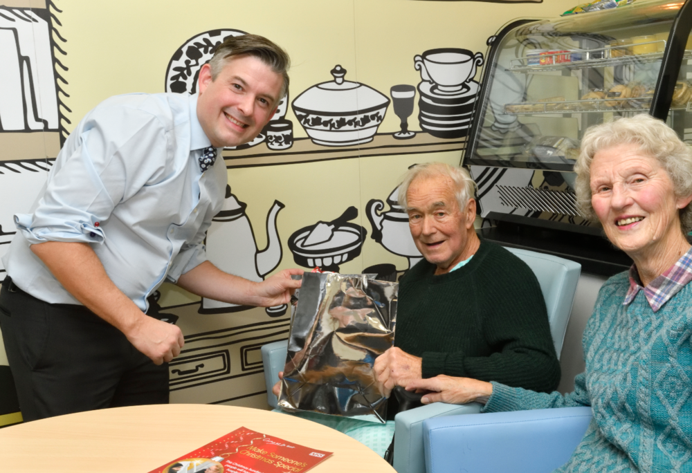 Jon visits Leicester Royal Infirmary in support of the ‘Making Christmas Special’ campaign - Friday November 2018