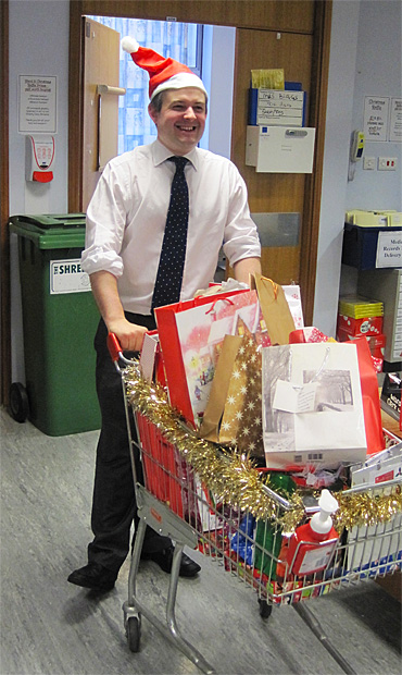 Jon delivers gifts to the wards