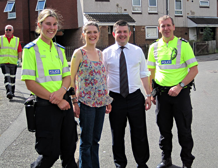 Jon Ashworth MP with Sergeant PC Darren Little and PCSO Lindsey Bones and Councillor Elly Cutkelvin, in Leicester